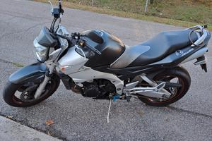 Moto SUZUKI GSR 600
