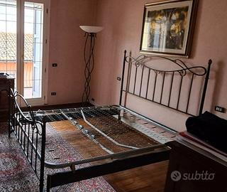  letto in ferro con lampada