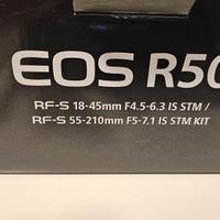 Canon EOS R50 con obiettivi