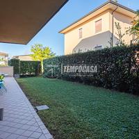 BILOCALE CON GIARDINO E BOX IN RESIDENCE CON PISCI