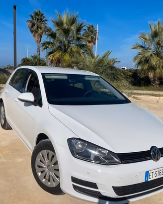 Volkswagen Golf auto