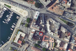 Locale commerciale a due passi dal porto