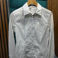 Camicia Salvatore Ferragamo pagata oltre 200 euro.
