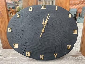 Orologio da parete artigianale in legno bruciato