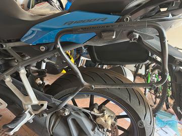 Valigie laterali  GIVI complete di supporto