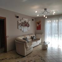 Trilocale con box in centro