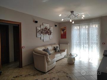 Trilocale con box in centro