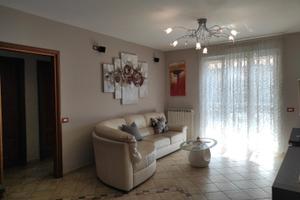 Trilocale con box in centro