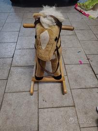 Cavallo a dondolo 