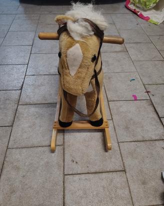 Cavallo a dondolo 