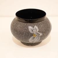 Vaso in ceramica con decorazione floreale