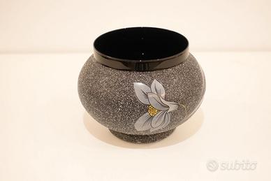 Vaso in ceramica con decorazione floreale