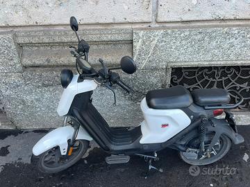 Scooter NIU UQi GT - 2022