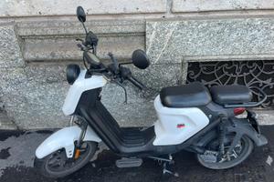 Scooter NIU UQi GT - 2022
