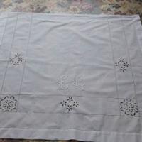 Copri cuscini o tendine ricamate a mano