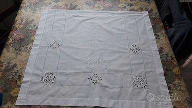 Copri cuscini o tendine ricamate a mano