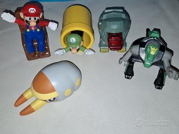 5 personaggi giocattoli plastica