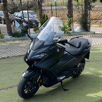 Yamaha t max 560