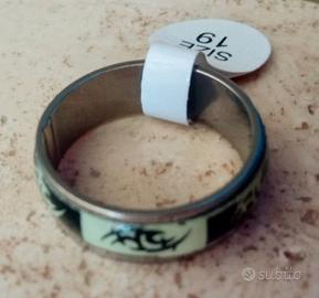 anello portafortuna in acciaio nuovo