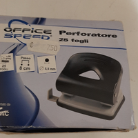 Perforatrore fogli per quaderno ad anelli