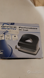 Perforatrore fogli per quaderno ad anelli