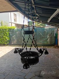 ANTICO LAMPADARIO IN FERRO BATTUTO CON TRE LUCI