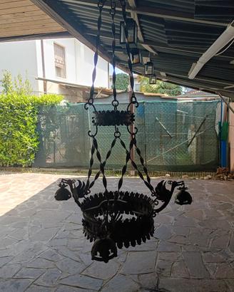 ANTICO LAMPADARIO IN FERRO BATTUTO CON TRE LUCI