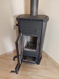 Stufa a legna a colonna con piano cottura