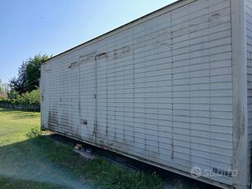 Box container con sponda ribaltabile posteriore