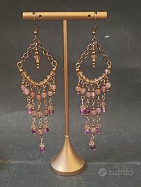 orecchini pendenti scalati con perline di vetro