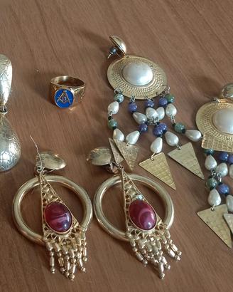 Lotto di bigiotteria vintage in metallo dorato 