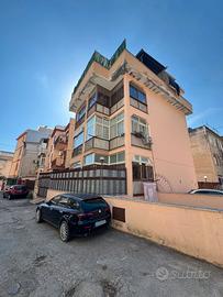 Luminoso 4 vani con posto auto zona cruillas