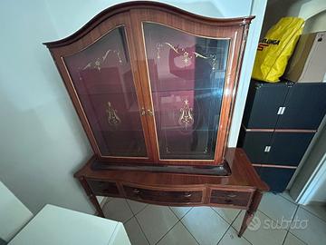 Credenza con vetrina in stile Classico
