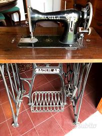 Macchina da cucire vintage AQUILA