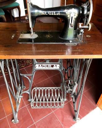 Macchina da cucire vintage AQUILA