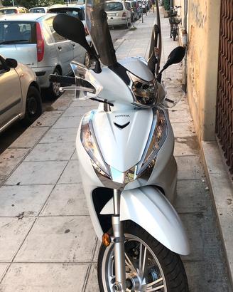 SH 300 2020 8.000km come nuovo