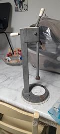 Tappatrice a ruota x tappi di bottiglia