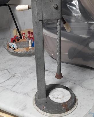 Tappatrice a ruota x tappi di bottiglia