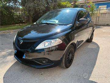 Lancia Ypsilon Hybrid 24091km.