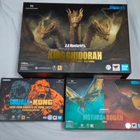 sh. monsterarts set di 3 action figures