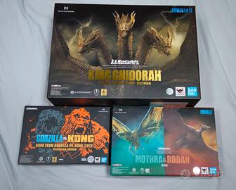 sh. monsterarts set di 3 action figures