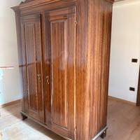 Armadio in legno vintage con cassettiera