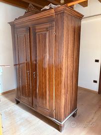 Armadio in legno vintage con cassettiera