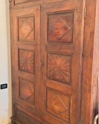 Armadio  in noce – intagliato 150×70×200