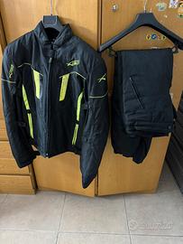 Giacca e pantaloni moto