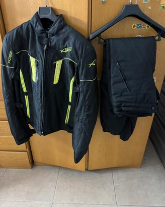 Giacca e pantaloni moto