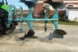 Aratro bivomero Borello