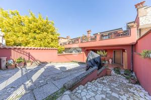 VILLA A SCHIERA A SANT'ANGELO ROMANO