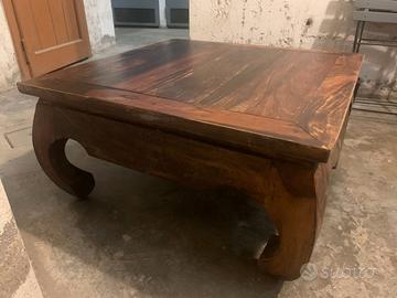 Tavolino in  legno massiccio per salotto