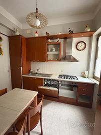 Cucina, elettrodomestici,tavolo allungabile 6sedie